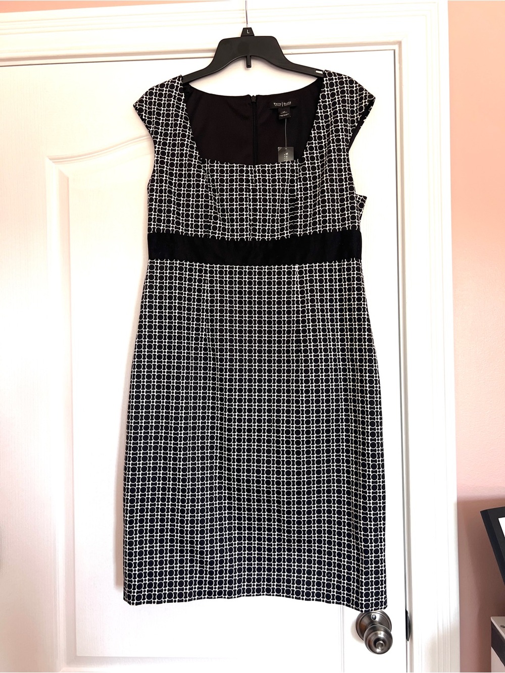 White House Black Market Black & White Geometric Cap-Sleeve Sheath Dress